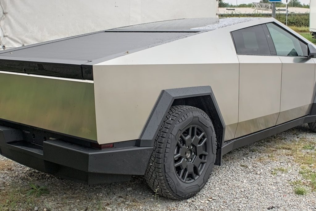 Tesla Plans Cybertruck Factory in Central US