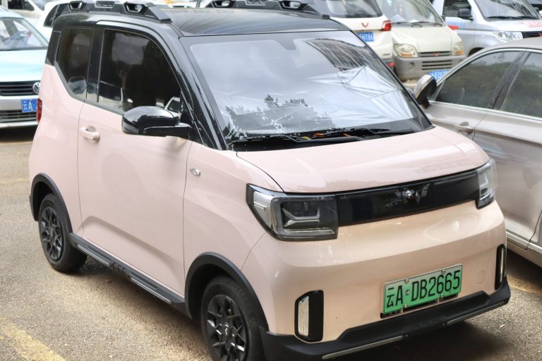 Tiny Electric Car Becomes Giant in China’s City Streets Suddenly