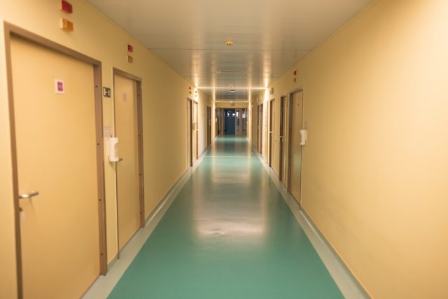 NHS report: 300 weekly deaths linked to emergency room wait times NHS report: 300 weekly deaths linked to emergency room wait times
