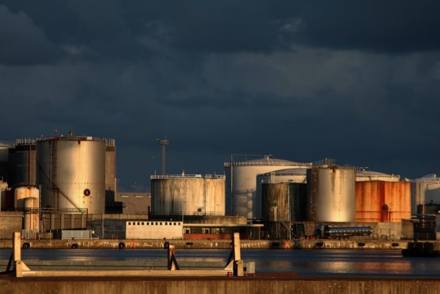Oil prices drop as Trump signals potential Iran deal amid Middle East strikes