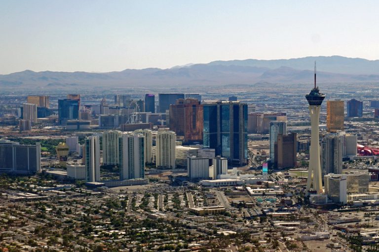 NFA License Lets High Roller Tech Refer Customers to Crypto.com for Bets