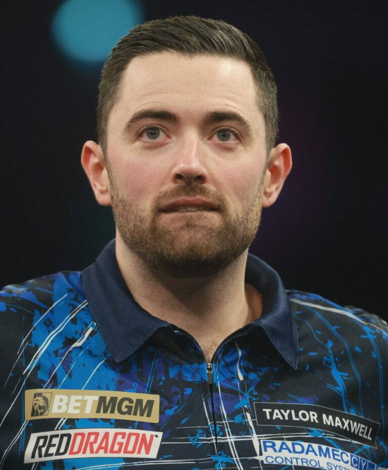 PDC World Darts Championship Heats Up in London Tournament Action