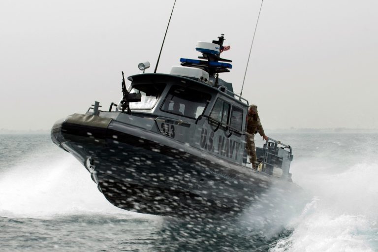 U.S. Military Escorts 1.25 Billion Barrels of Gulf Oil Through Strait of Hormuz Amid Tensi