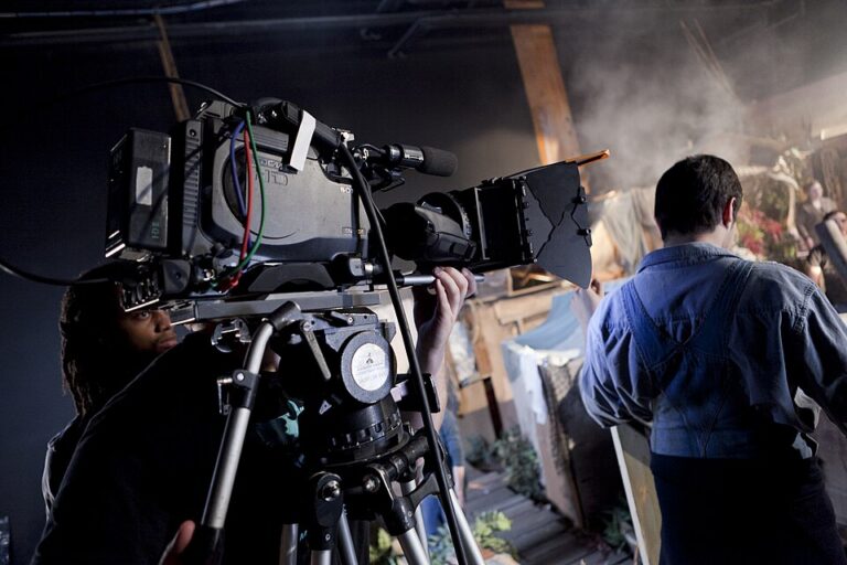 St. Charles Becomes Netflix Film Set for ‘Better Than the Movies’ Starring Beatrice Kitsos and David Iacono