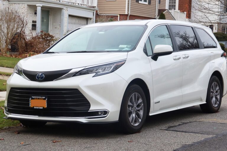 Toyota Recalls 228,000 Siennas Over Second-Row Seatbacks That May Unlock in Crashes
