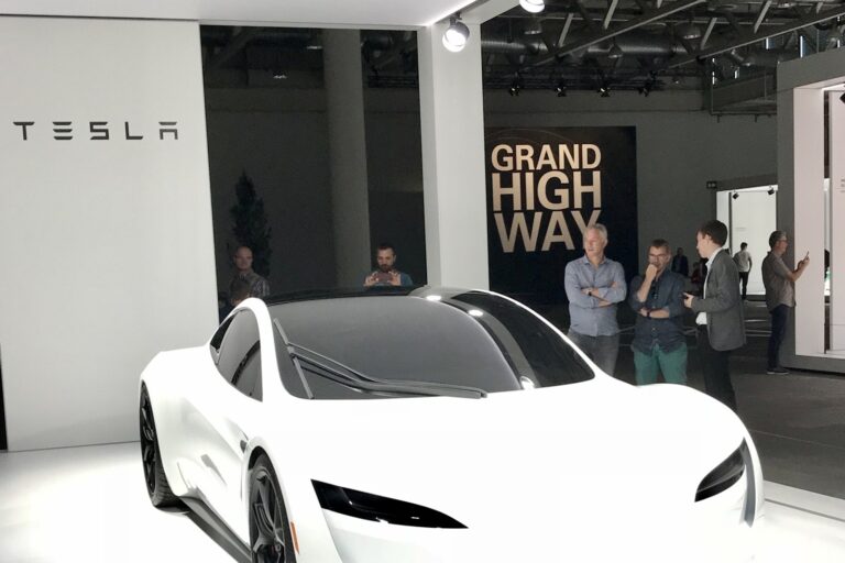 Tesla Unveils 2026 Roadster with 620-Mile Range and 1.9-Second 0-60 Claim
