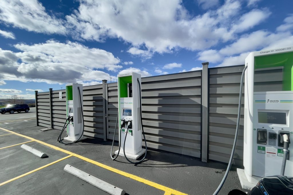 Analyzing the Current State and Expansion of US Electric Vehicle Charging Infrastructure